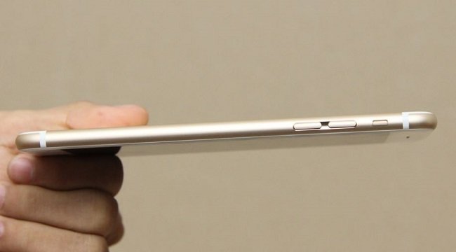 iPhone 6S Plus Lock có kích thước 158.2 x 77.9 x 7.3 mm và nặng192 g 