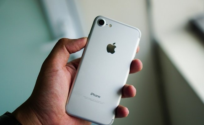 iPhone 7 Lock có kích thước 138.3 x 67.1 x 7.1 mm và nặng 138 g