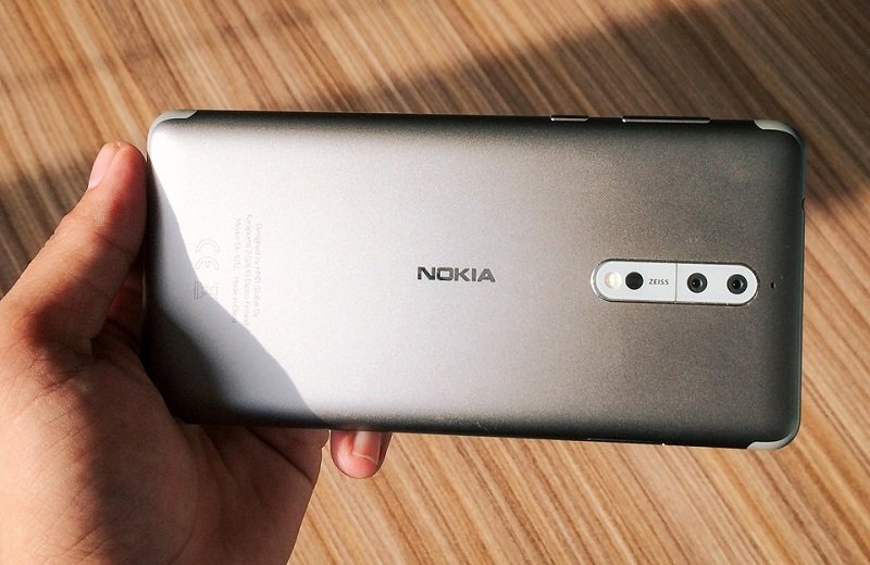 Mặt lưng Nokia 8