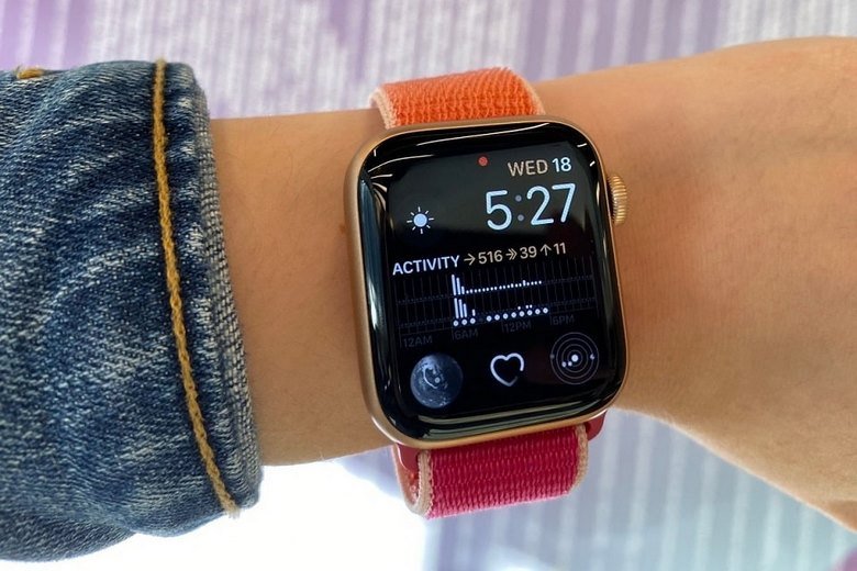 Thiết kế khi trên tay của apple watch S5