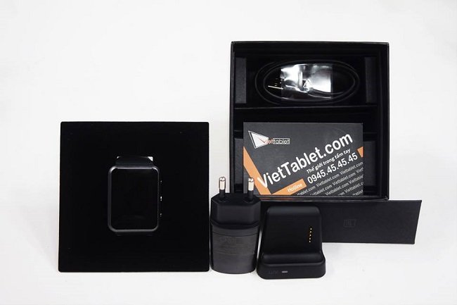 Smartwatch Luna TG-W500 và phụ kiện kèm theo