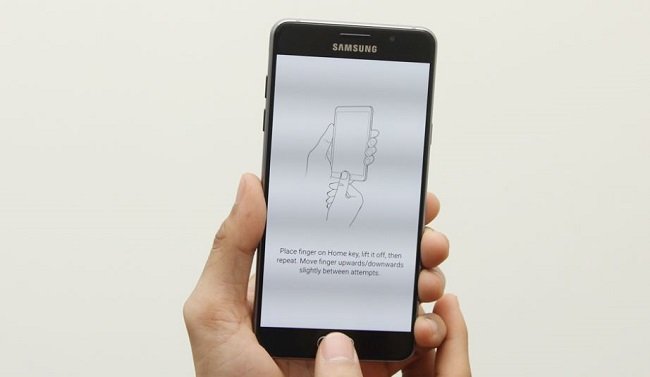 Samsung Galaxy A5 2016 được trang bị cảm biến vân tay một chạm ở nút Home