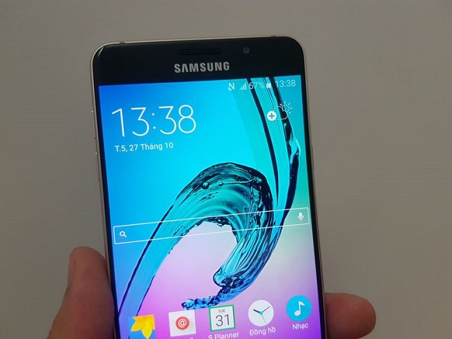 Màn hình Samsung Galaxy A7 (2016) cán mức Full HD