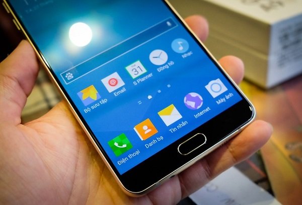 Phablet Samsung Galaxy A9 có màn hình Full HD