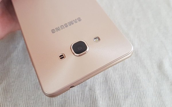Điện thoại Samsung Galaxy J3 Pro hỗ trợ quay phim Full HD