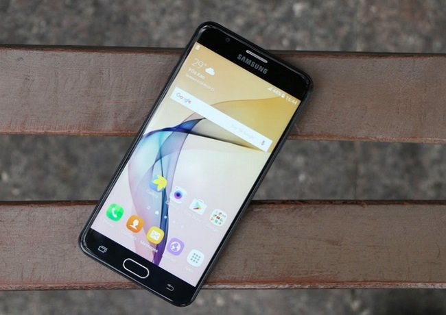 Samsung Galaxy J7 Prime chạy Android v6.0 (Marshmallow) khi xuất xưởng