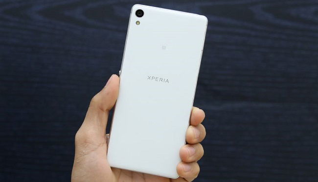 Mặt lưng Sony Xperia XA Cũ được làm bằng nhựa