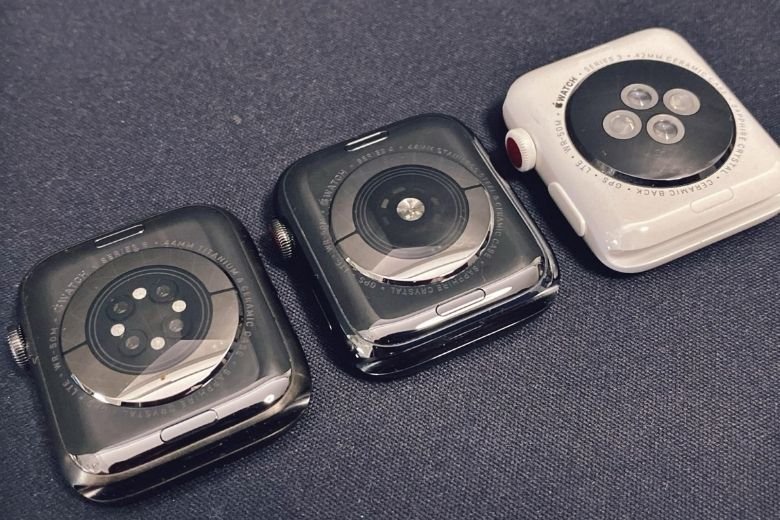 Apple Watch Series 6 Titanium edition bên S4 và S3
