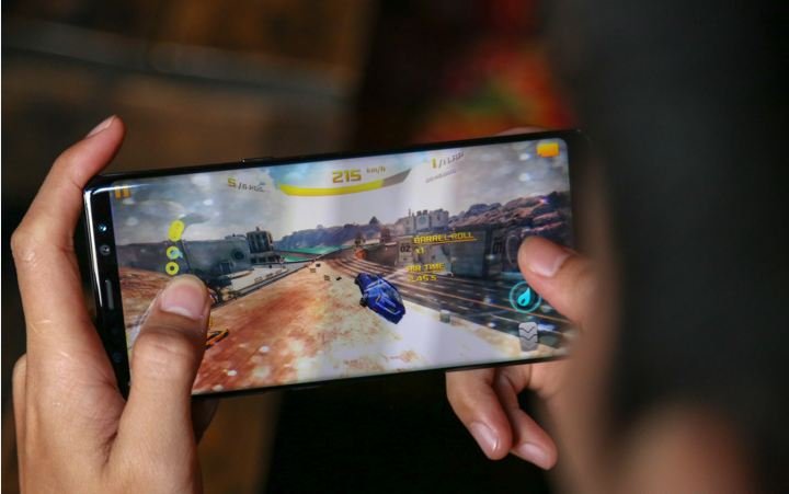 chơi game trên Galaxy Note 8 2 Sim