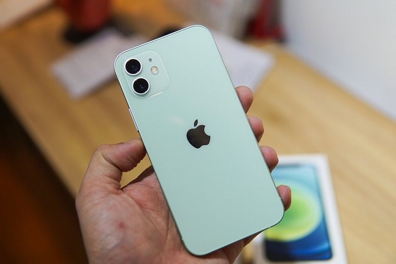 iPhone 12 màu xanh