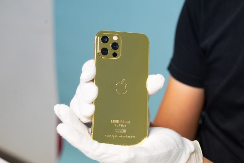 Thiết kế iphone 12 pro mạ vàng