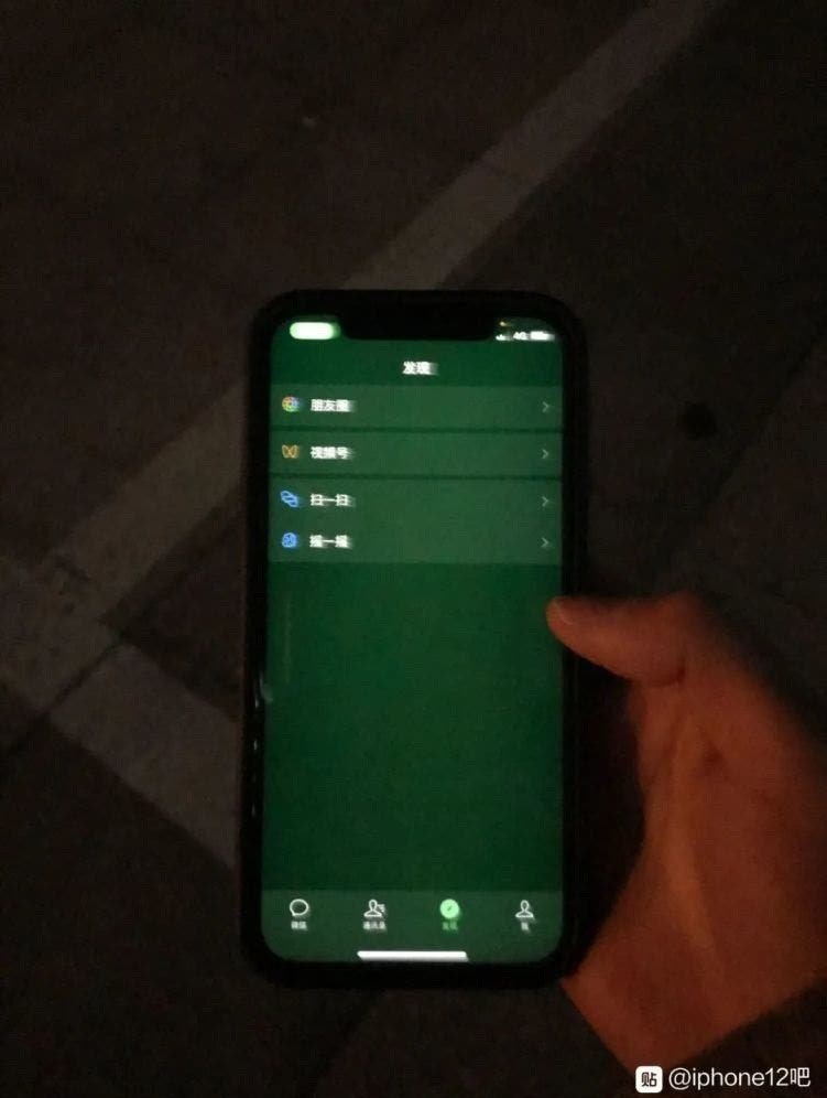 màn hình xanh trên iphone 12