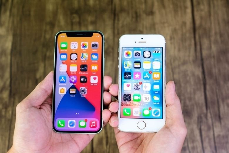 màn hình iphone 12 mini vs iphone 5s