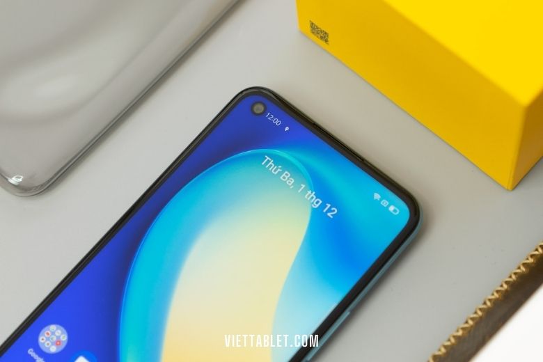 màn hình đục lỗ realme c17