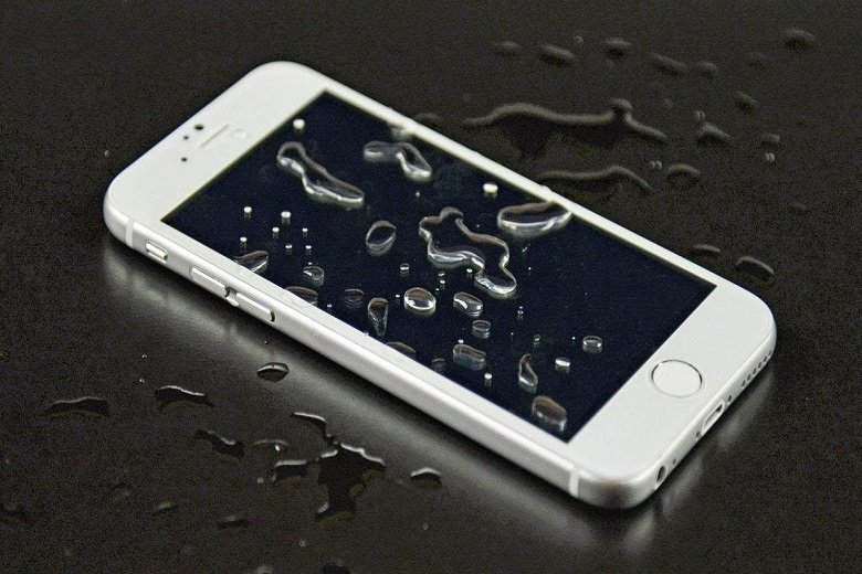 Mẹo đẩy nước ra khỏi loa iPhone