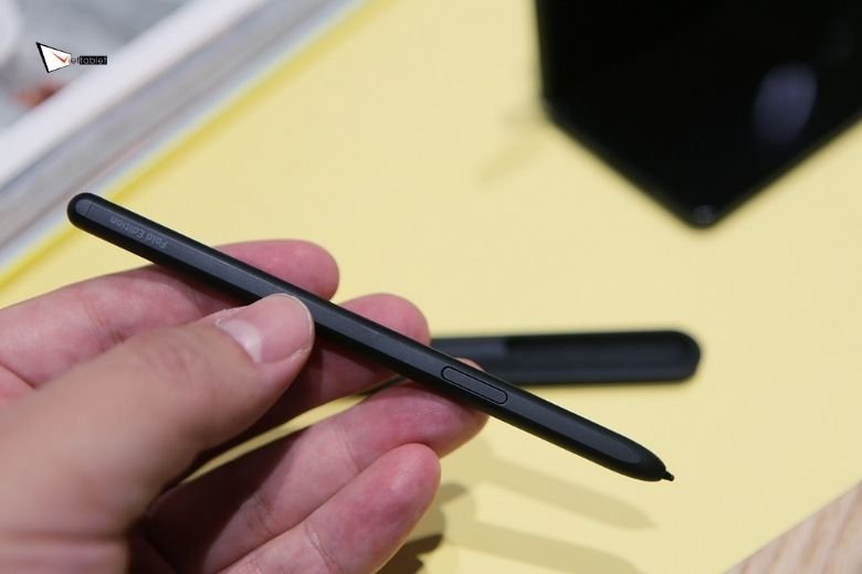 Z Fold 3 hỗ trợ dùng bút S-Pen
