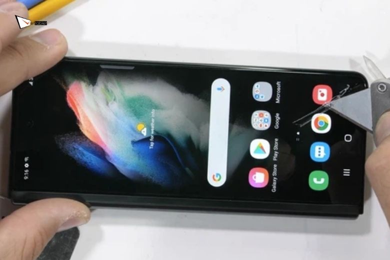 tháo dán màn hình Samsung Galaxy Z Fold 3 5G