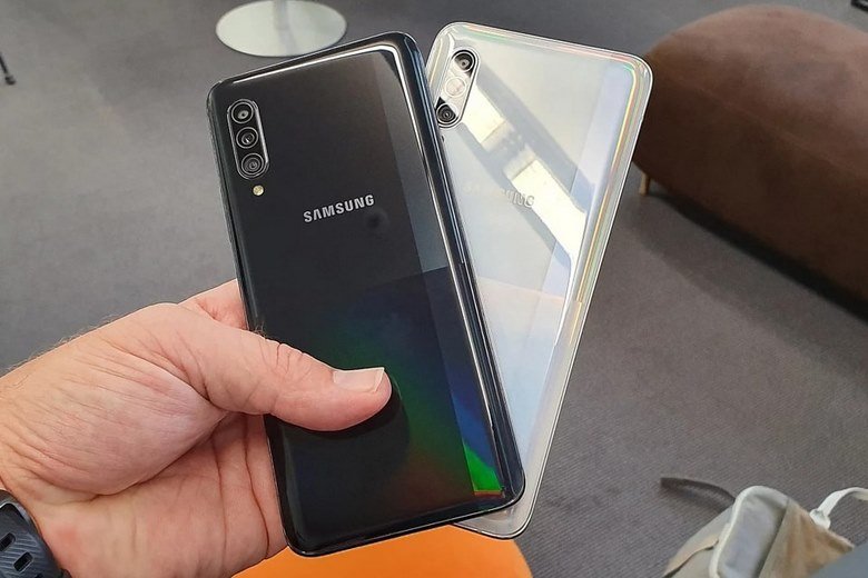 Samsung Galaxy A90 5G thiết kế 