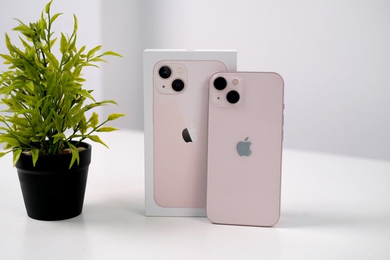 iPhone 13 màu hồng baby