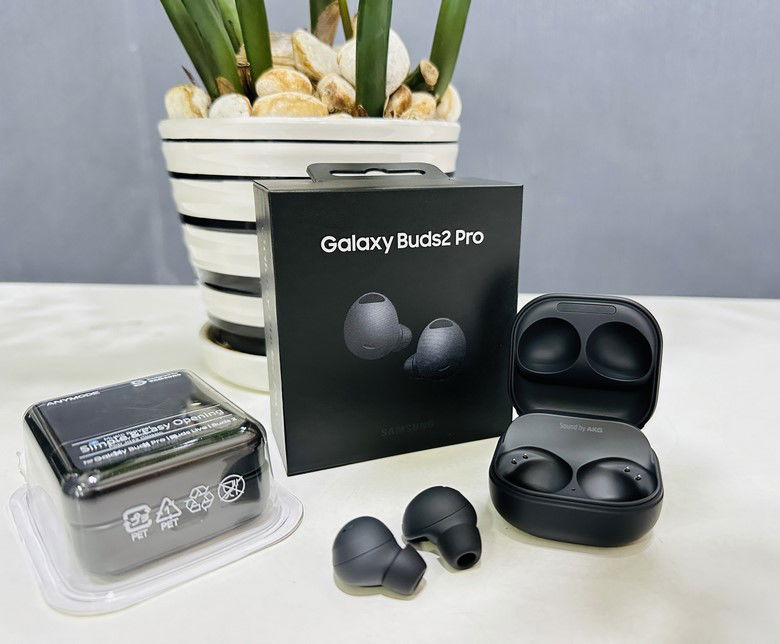 unboxing tai nghe Galaxy Buds2 Pro