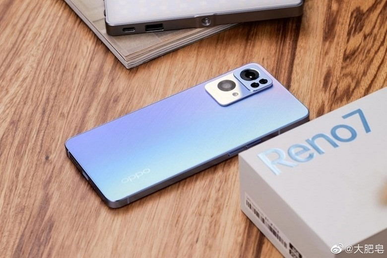 Thiết kế OPPO Reno7 Pro