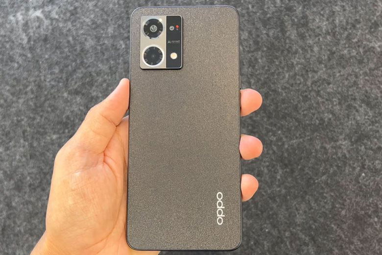 Đánh giá OPPO Reno8 mang vẻ đẹp quen thuộc