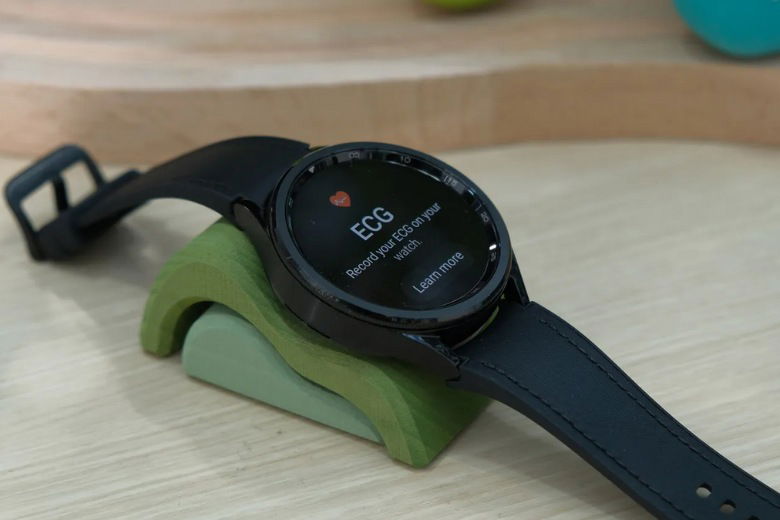 Galaxy Watch6 Classic được trang bị tính năng ECG