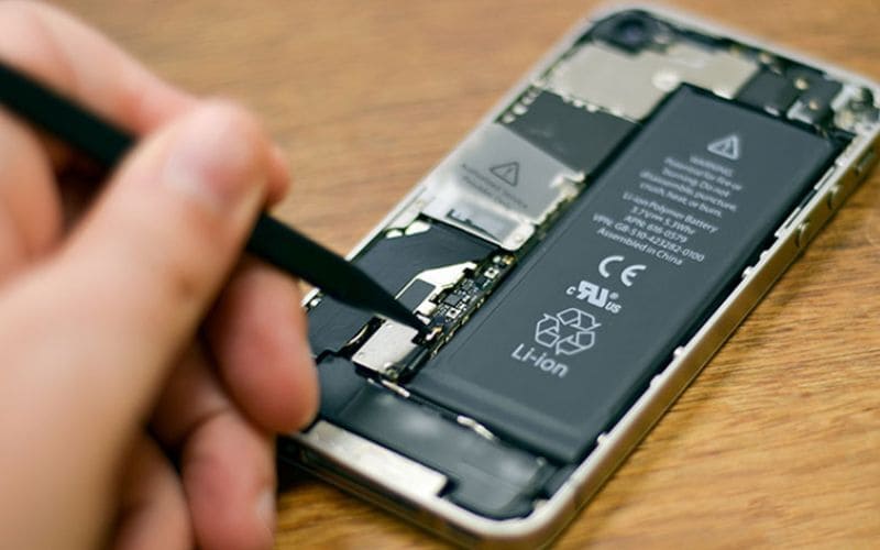 Thay pin mới khi pin cũ bị chai hoặc không còn ổn định