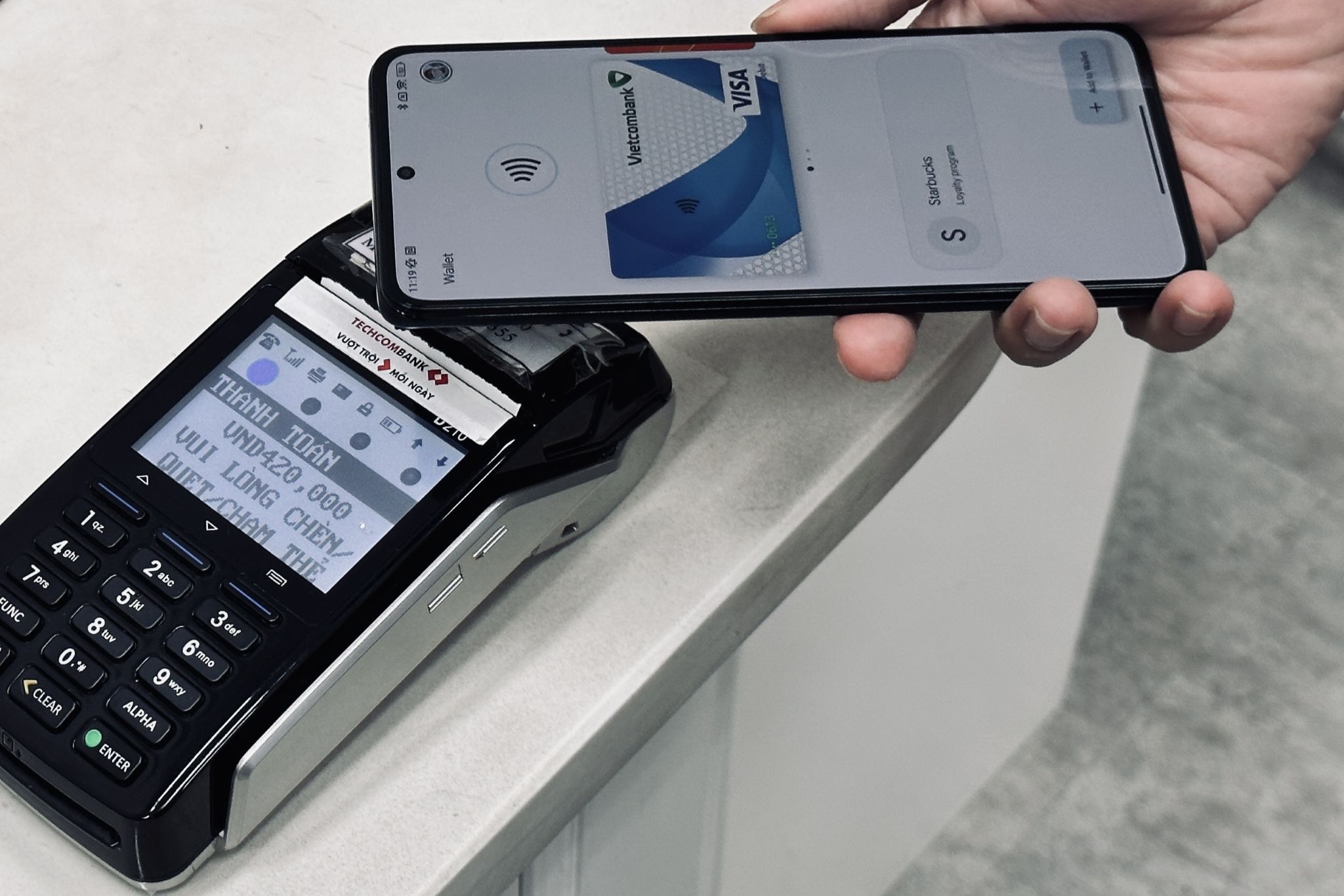 Thanh toán không chạm bằng điện thoại tiện lợi, nhanh chóng