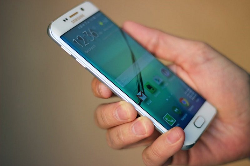 chọn mua Samsung Galaxy S6 Edge 3