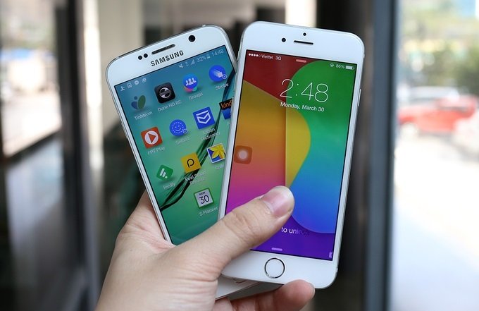 Samsung Galaxy S6 với iPhone 6 Lock: Màn hình