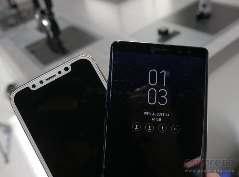 Samsung Galaxy Note 8 vs iPhone 8: Camera selfie
