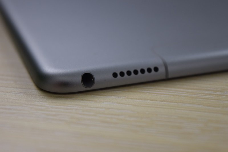 Hình ảnh iPad Pro 9.7 inch: Jack 3.5mm, loa ngoài 