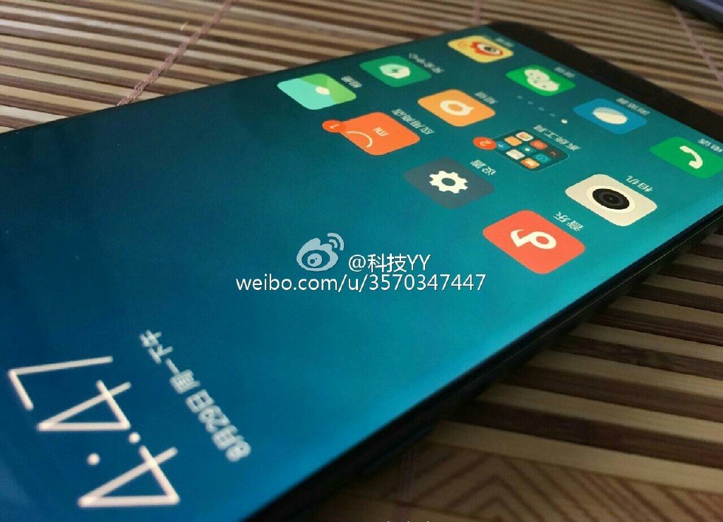 Xiaomi Mi Note 2 có màn hình cong tương tự như Samsung Galaxy Note 7