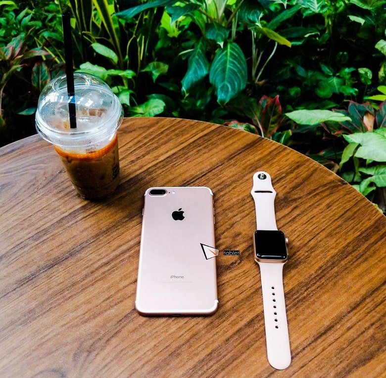 Apple Watch Series 3 (38mm) LTE Mới vs iPhone