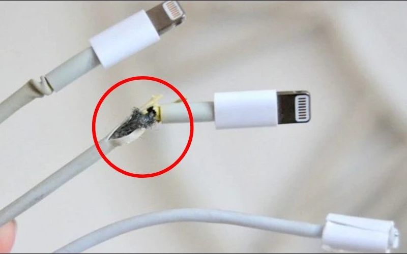 Bộ sạc bị hỏng 4