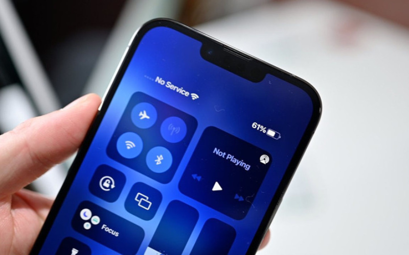 Kiểm tra kỹ khe SIM 5