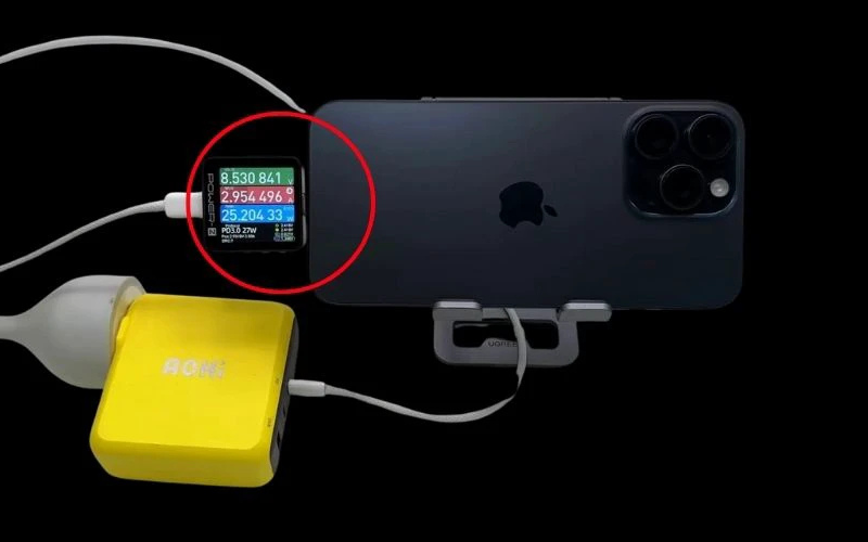 Có thể cổng sạc USB-C bị bẩn hoặc bám vật lạ 2