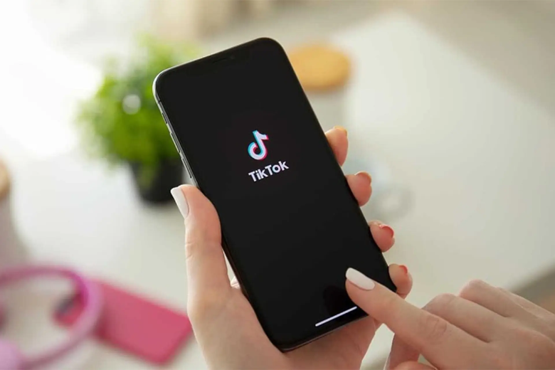 ID Tiktok nằm trên trang hồ sơ 8