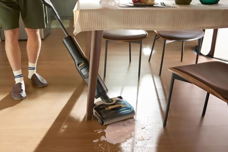 Máy hút bụi cầm tay có thể hút được chất lỏng 8