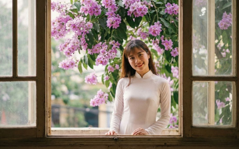 Chụp áo dài với hoa 6