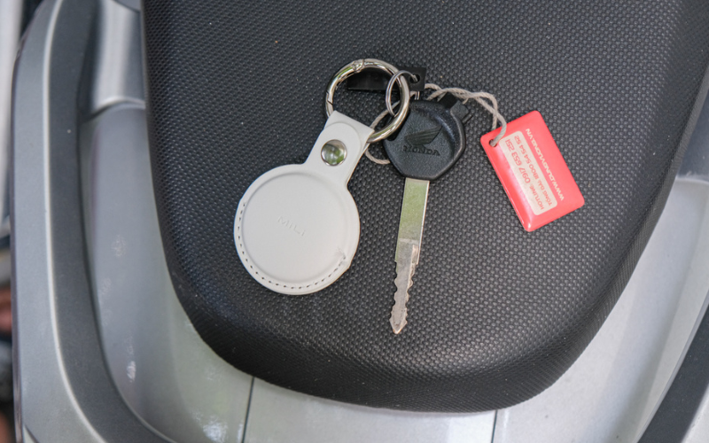 Bạn chỉ mua AirTag định vị xe máy 1 lần và dùng cho sau này 2