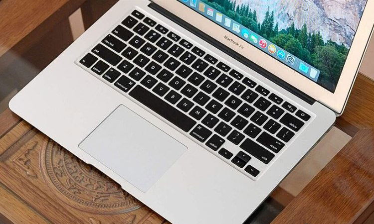 Vệ sinh bàn phím MacBook đúng cách