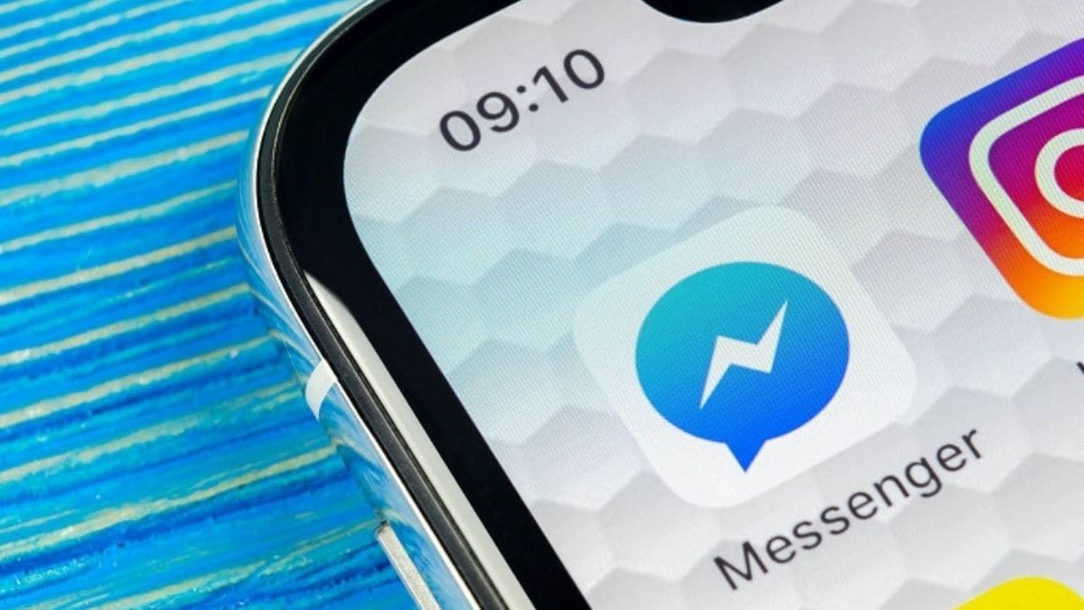 Bạn có thể gửi file messenger thông qua điện thoại hoặc máy tính