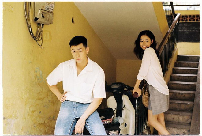 Tạo dáng chụp ảnh cho 2 bạn thân khác giới