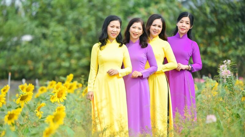 Cách tạo dáng chụp ảnh áo dài nhóm tự nhiên
