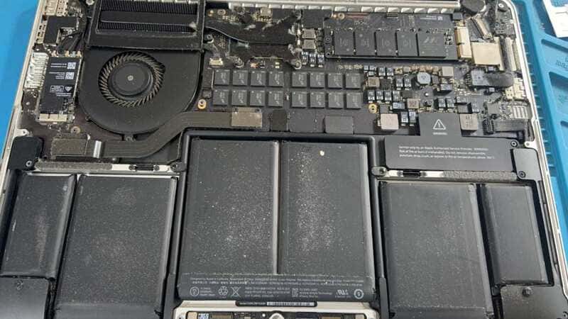 Cách vệ sinh loa MacBook