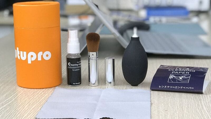 Cách vệ sinh loa MacBook