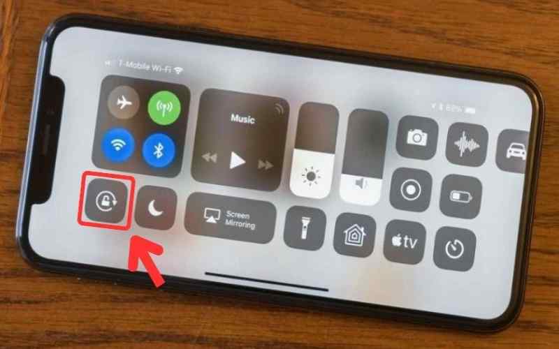 Cách khóa hoặc tắt chế độ xoay màn hình tự động trên iPhone