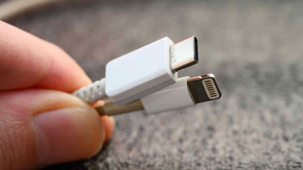 So sánh cổng sạc Lightning và USB Type-C